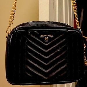 Michael Kors cross body purse with gold chain!
